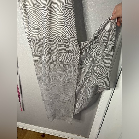 Bcbgeneration• black|white geometric maxi dress; size 4. EUC - Picture 10 of 15